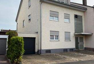 Haus schräg von vorne.jpg