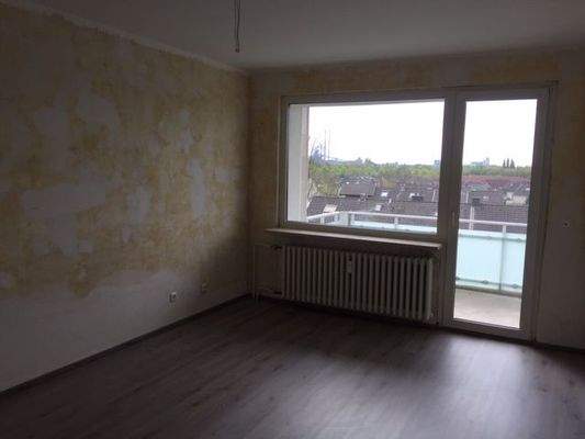 Wohnzimmer mit Balkon