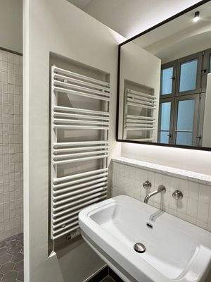 Badezimmer mit Dusche