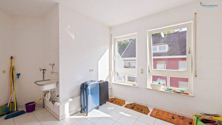 Abstellraum  zur Hälfte