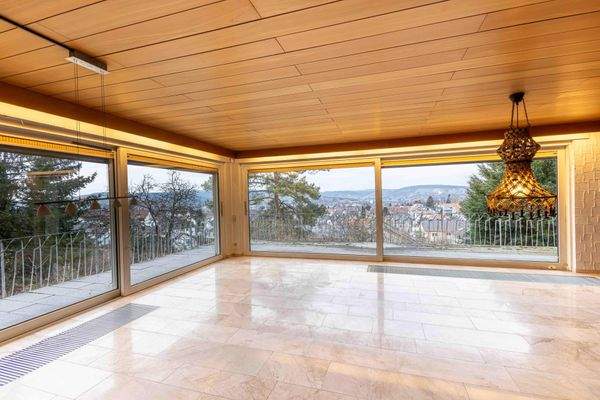 Wohnzimmer Blick auf Stadt