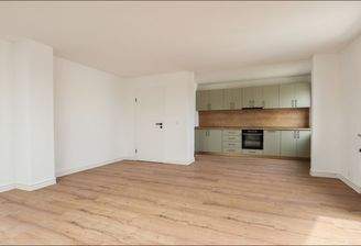 4-Zimmer-Wohnung mit Garten und Garage