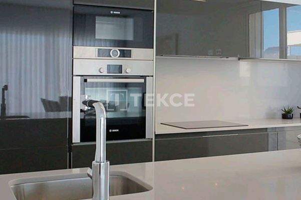 Detached Elegant-Design Villa with Pool in La Marina Alicante