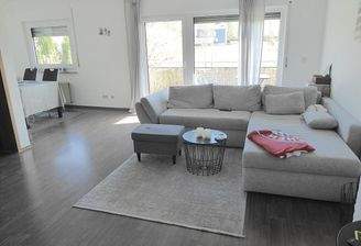 Wohnbereich mit Ausgang Balkon