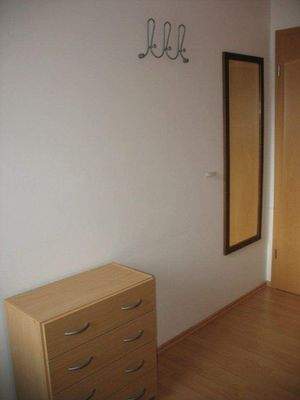 8. Zimmer - Kommode.JPG