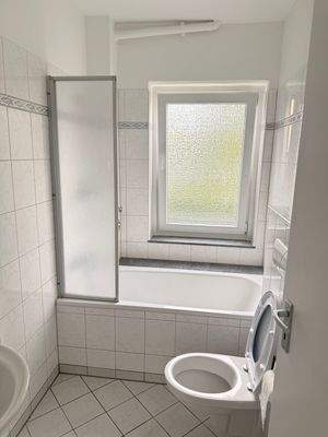 Tageslichtbad mit Wanne