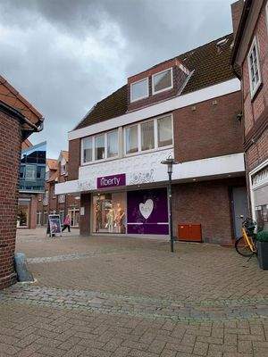 Seitenansicht mit Eingang Keller