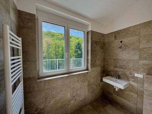 En-Suite-Bad mit Wanne 2. OG