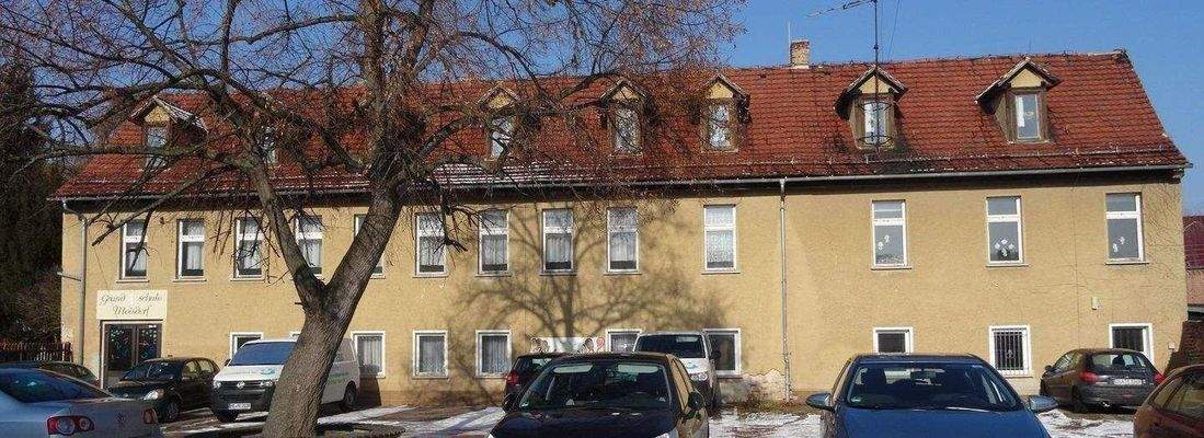 Schule-Ansicht vorn_geschnitten.JPG