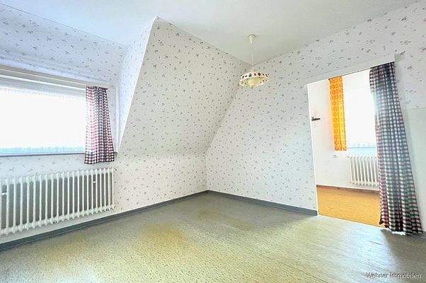 Küche mit Vorratsraum im DG