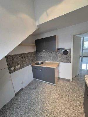 Kleine Küche mit Spüle