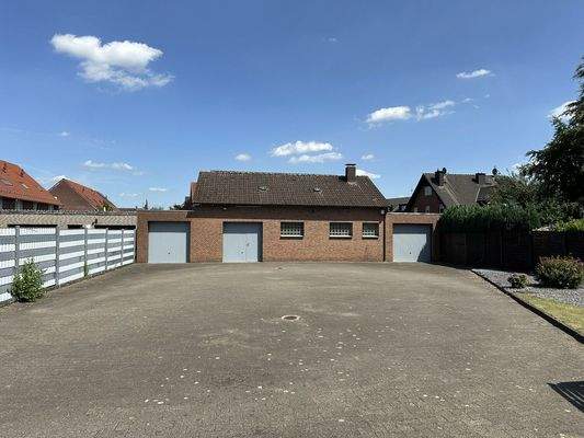 Lager-/Werkstattgebäude