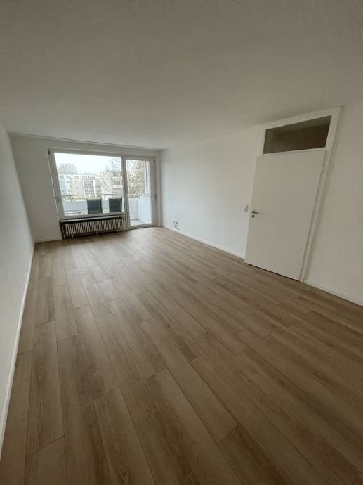 Schöne, renovierte 2,5 Zimmer Wohnung 74 m2 gute Lage modern