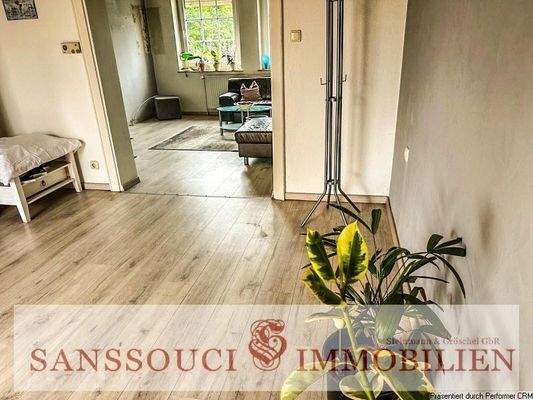 Blick durch das Wohnzimmer