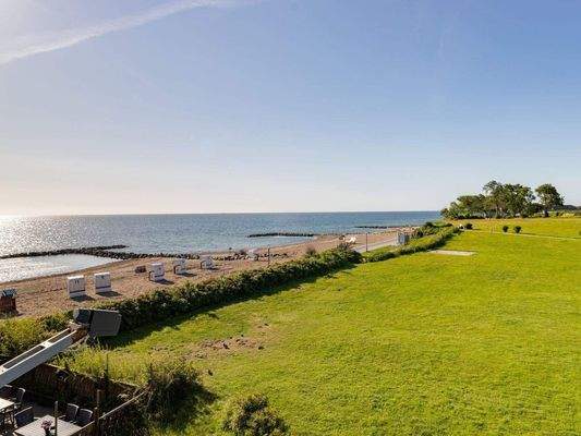 Blick seitlich vom Laubengang