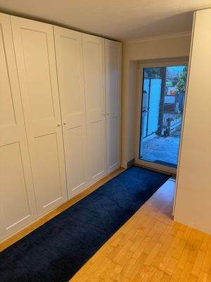 Souterrain Ankleidebereich 1. Foto.jpg