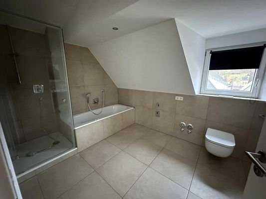 Badezimmer mit Wanne