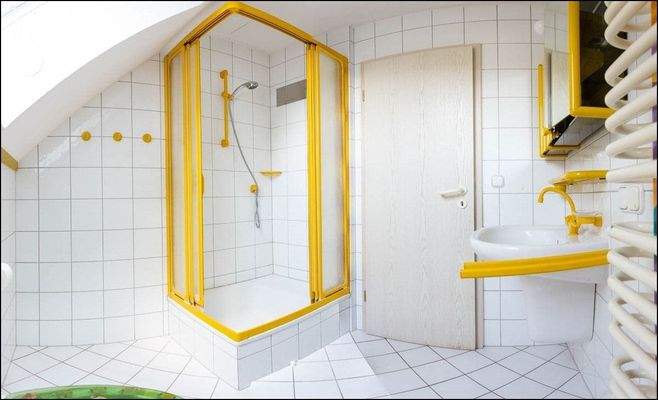 Eigenes Tageslichtbad für die Kinder 1. OG