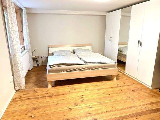 10. Elternschlafzimmer im UG.jpg