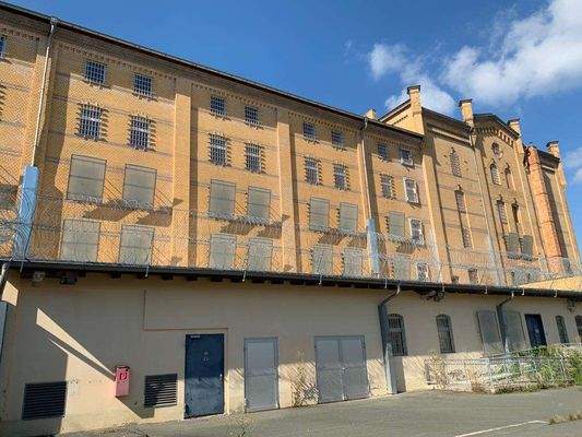 Ansicht Gebäude mit Nebenräume