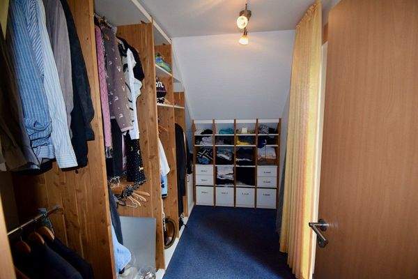 Ankleideraum am Schlafzimmer