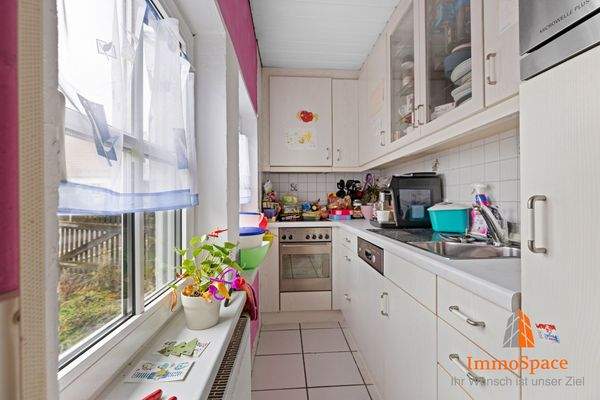 Einbauküche mit allen nötigen Elektrogeräten