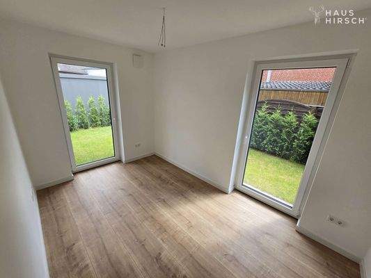 Helles Kinderzimmer/Büro