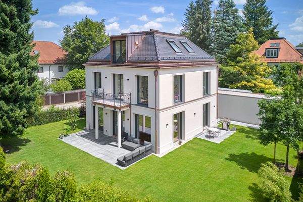 Absolut neuwertige Villa auf sonnigem Grundstück