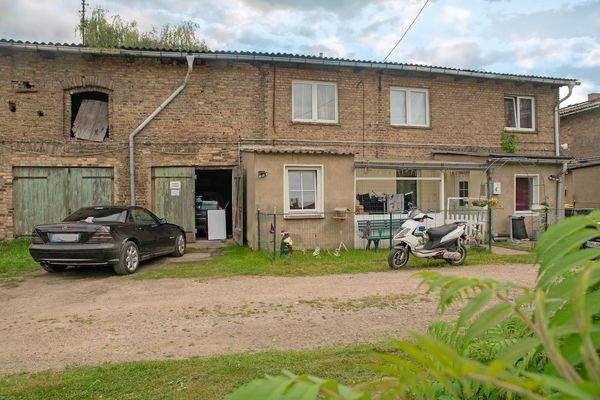 9 Wohnhaus Haus 4  Vorderseite