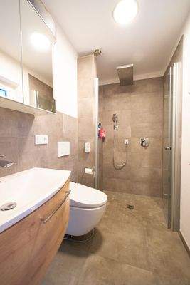 Bad mit Dusche/ Kinderbad