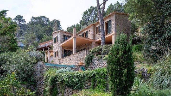 Haus zum Verkauf in erster Meereslinie von Cala Deyá, Mallorca