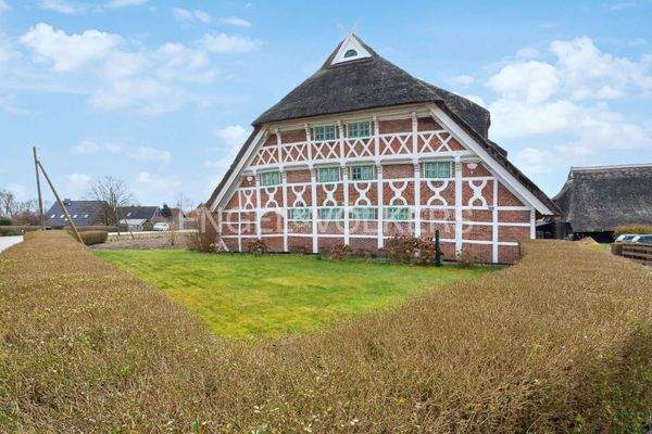 Frontansicht auf das denkmalgeschützte Fachwerk