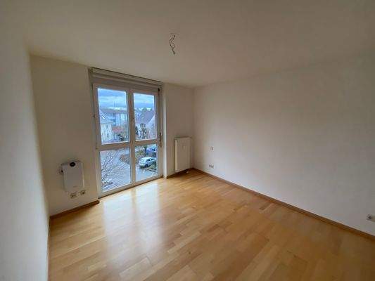 Helles Zimmer mit Fenster