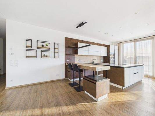 CAM04191G0-PR0068-STILL008