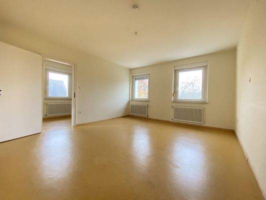 Großes Zimmer mit Nebenraum im Obergeschoss