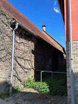 .. mit großer Scheune !