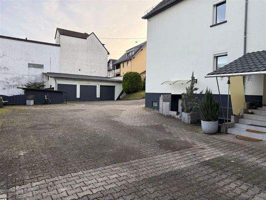 Hof und Garagen (3)