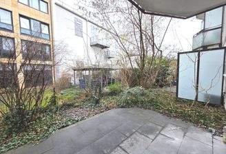 Ruhige Gartenterrasse