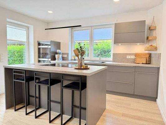 Küche mit Einbauküche