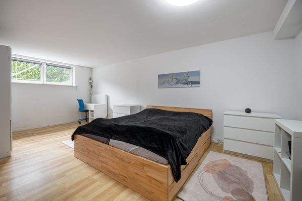 Schlafzimmer im Keller Zimmer 1