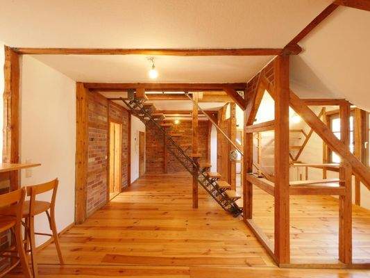  Geöffnetes FACHWERK - viel sichtbare BALKEN