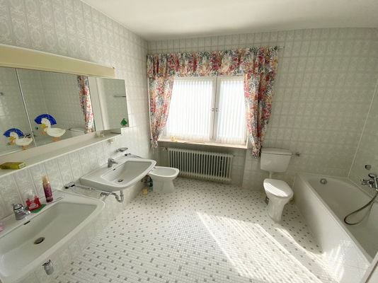 Badezimmer im OG