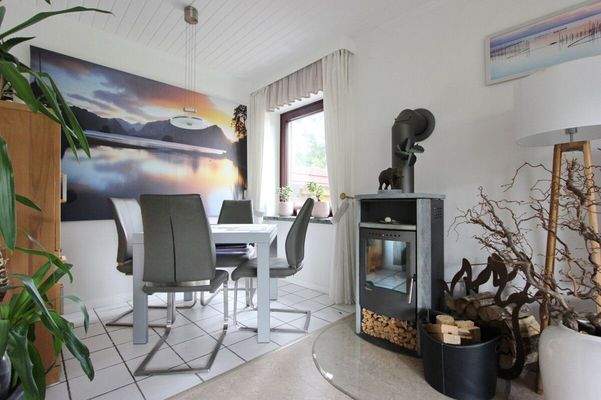 Essbereich mit Kamin