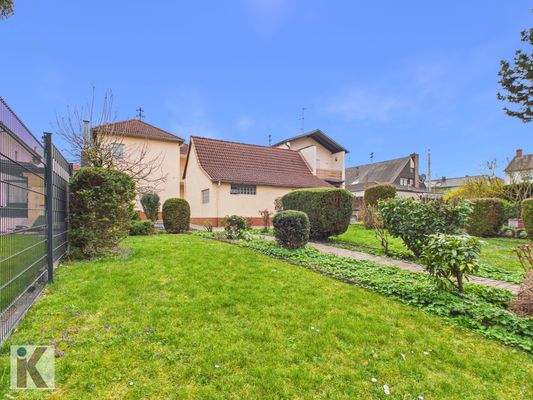 Blick Richtung Garage und Haus