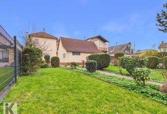 Blick Richtung Garage und Haus