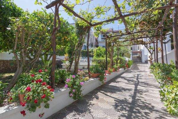 Prestigevilla in Ischia Ponte – Ein Juwel auf den Klippen der Insel Ischia