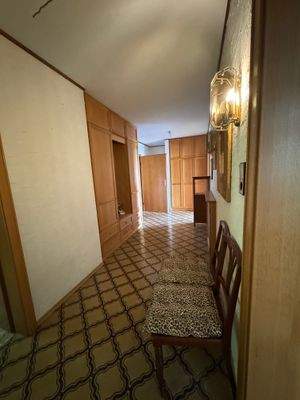 Diele, mit hochwertigen Einbauschränken   -  EG