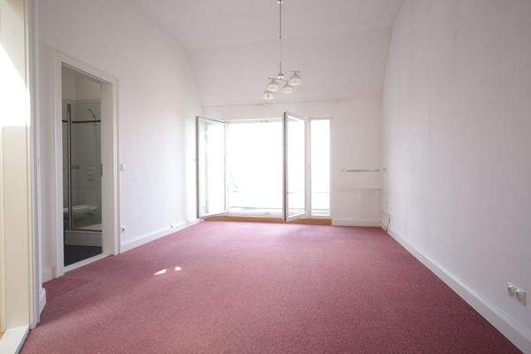 Schlafzimmer 2 mit Terrasse (Ost)