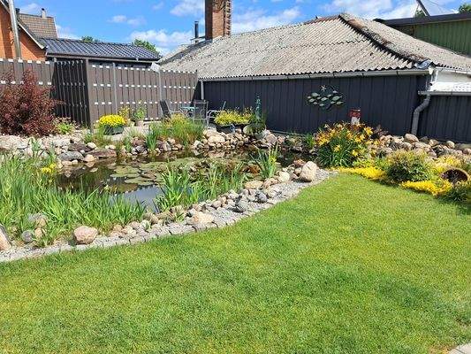 Fischteich mit Bachlauf