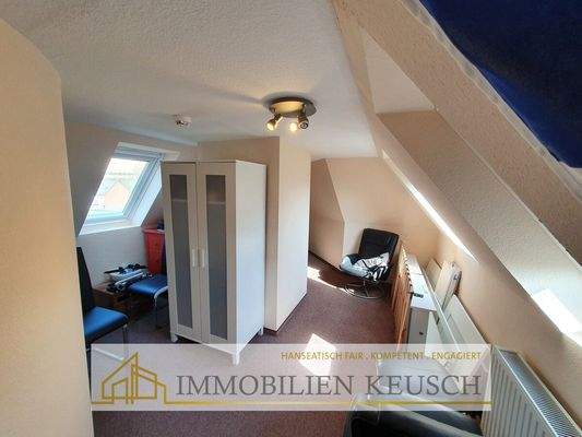 Zusätzliches großes Zimmer im DG